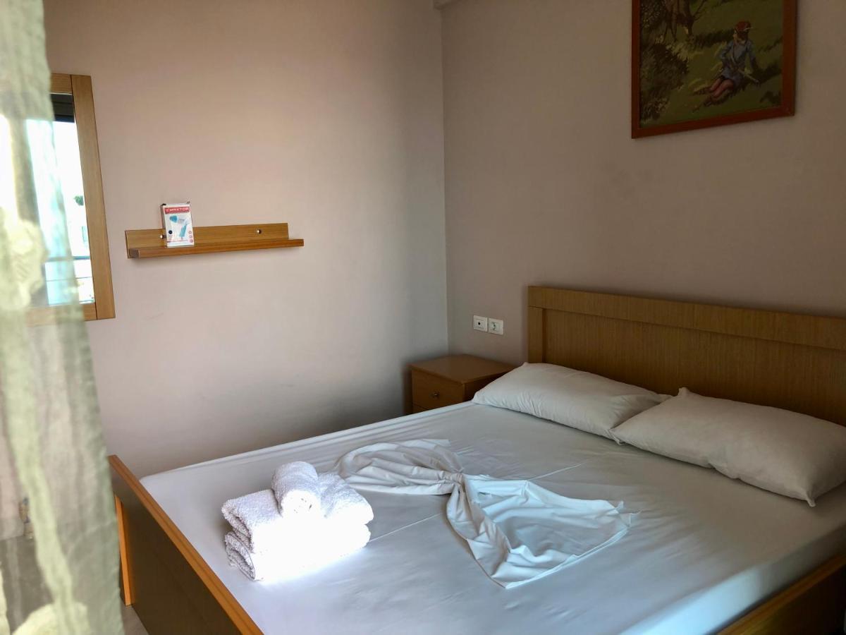 Lorenso Guest House Sarandë Buitenkant foto