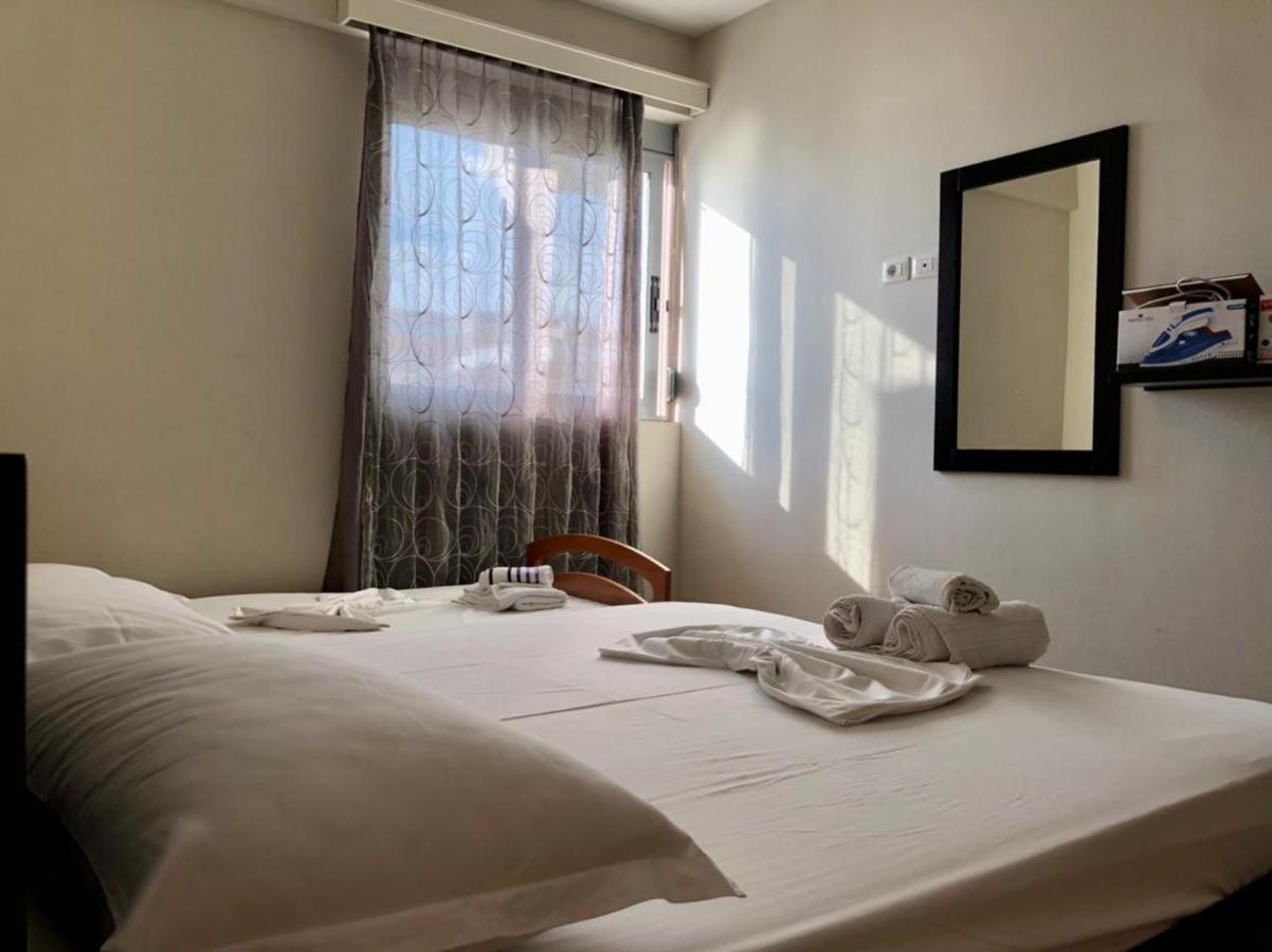 Lorenso Guest House Sarandë Buitenkant foto