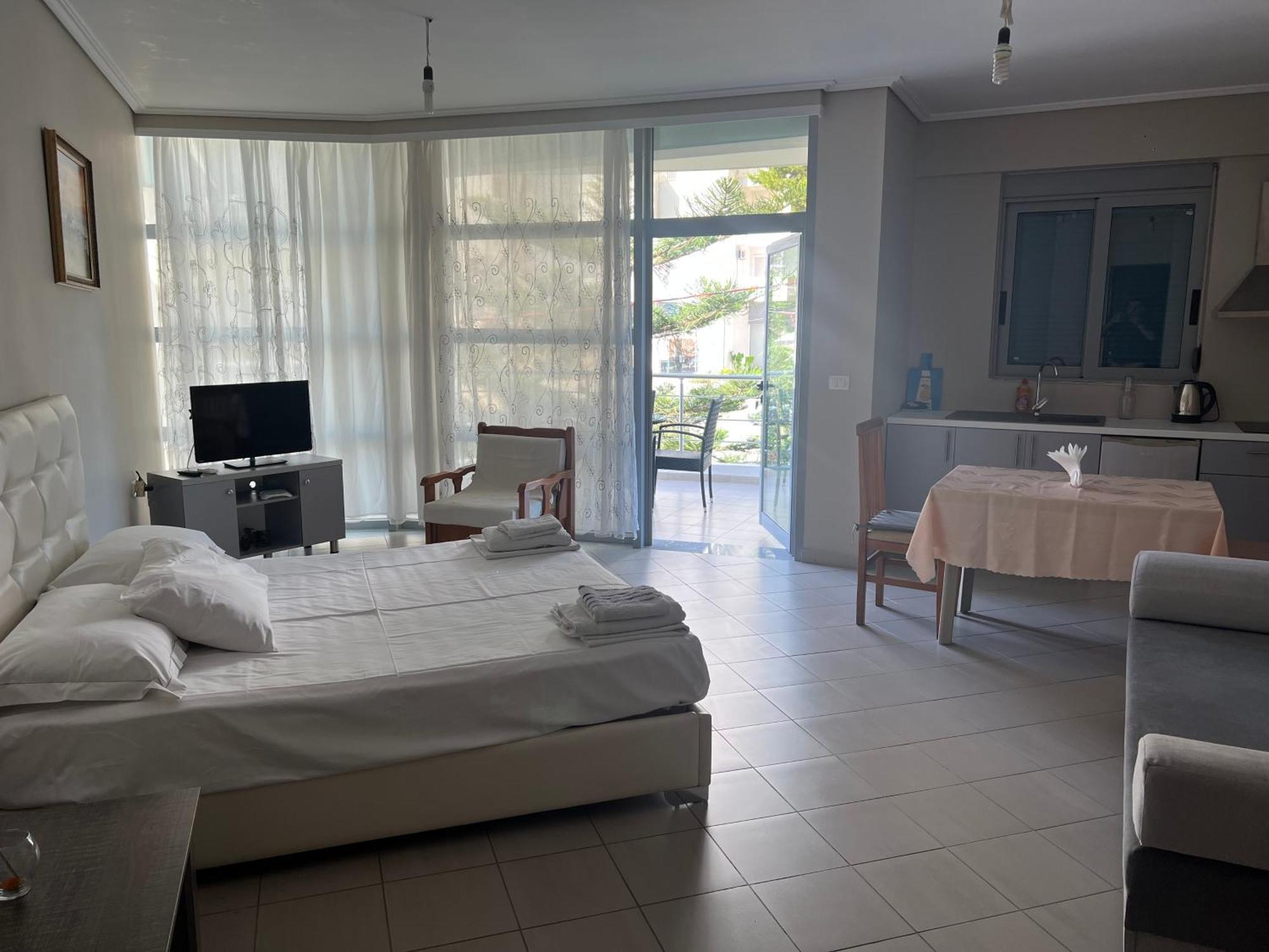 Lorenso Guest House Sarandë Buitenkant foto
