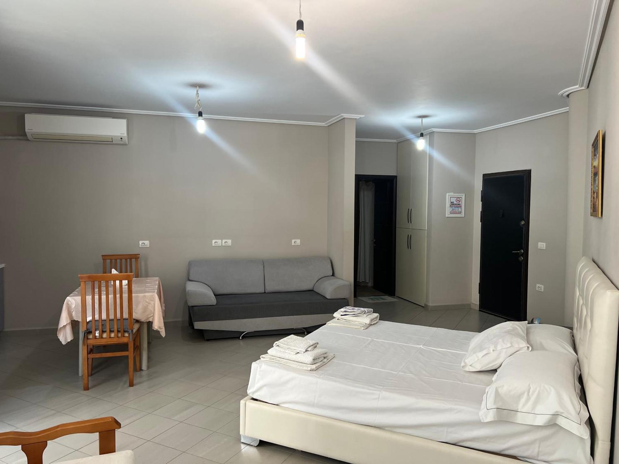 Lorenso Guest House Sarandë Buitenkant foto